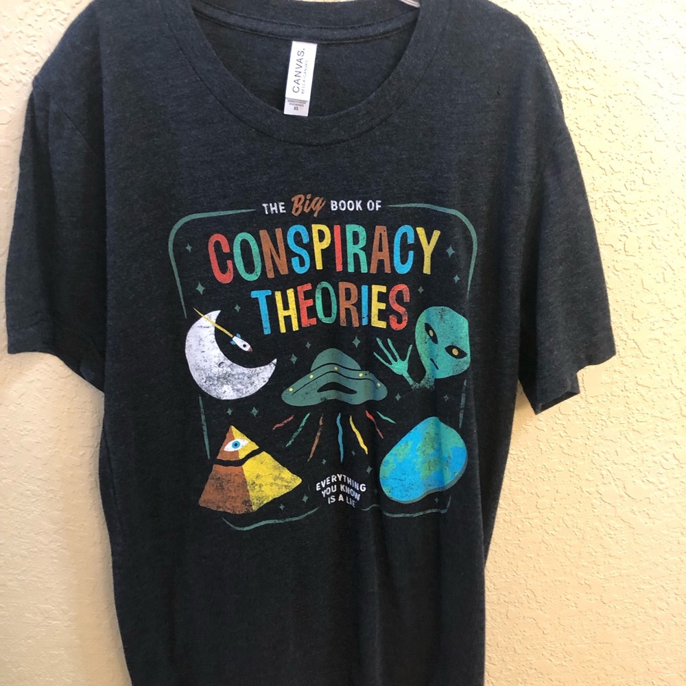 SOLD Alien conspiracy theory shirt